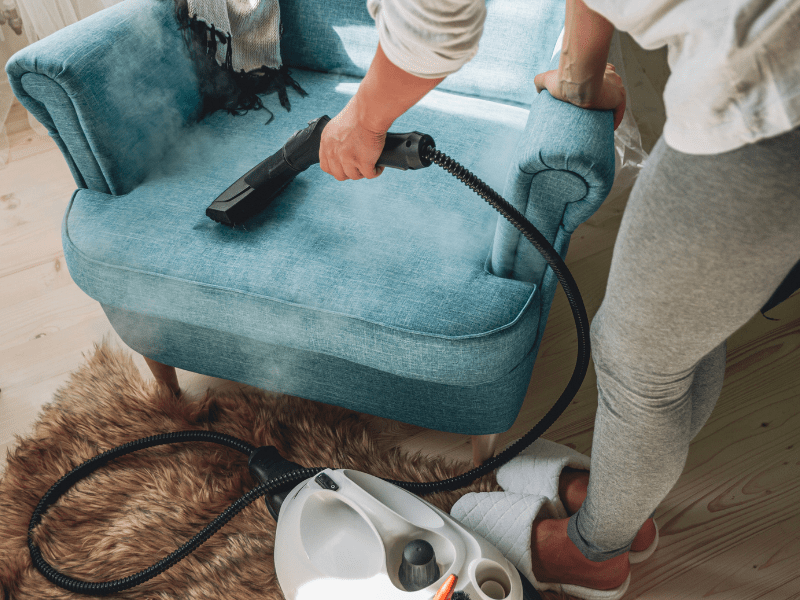 Come pulire il divano con il vapore - Polti